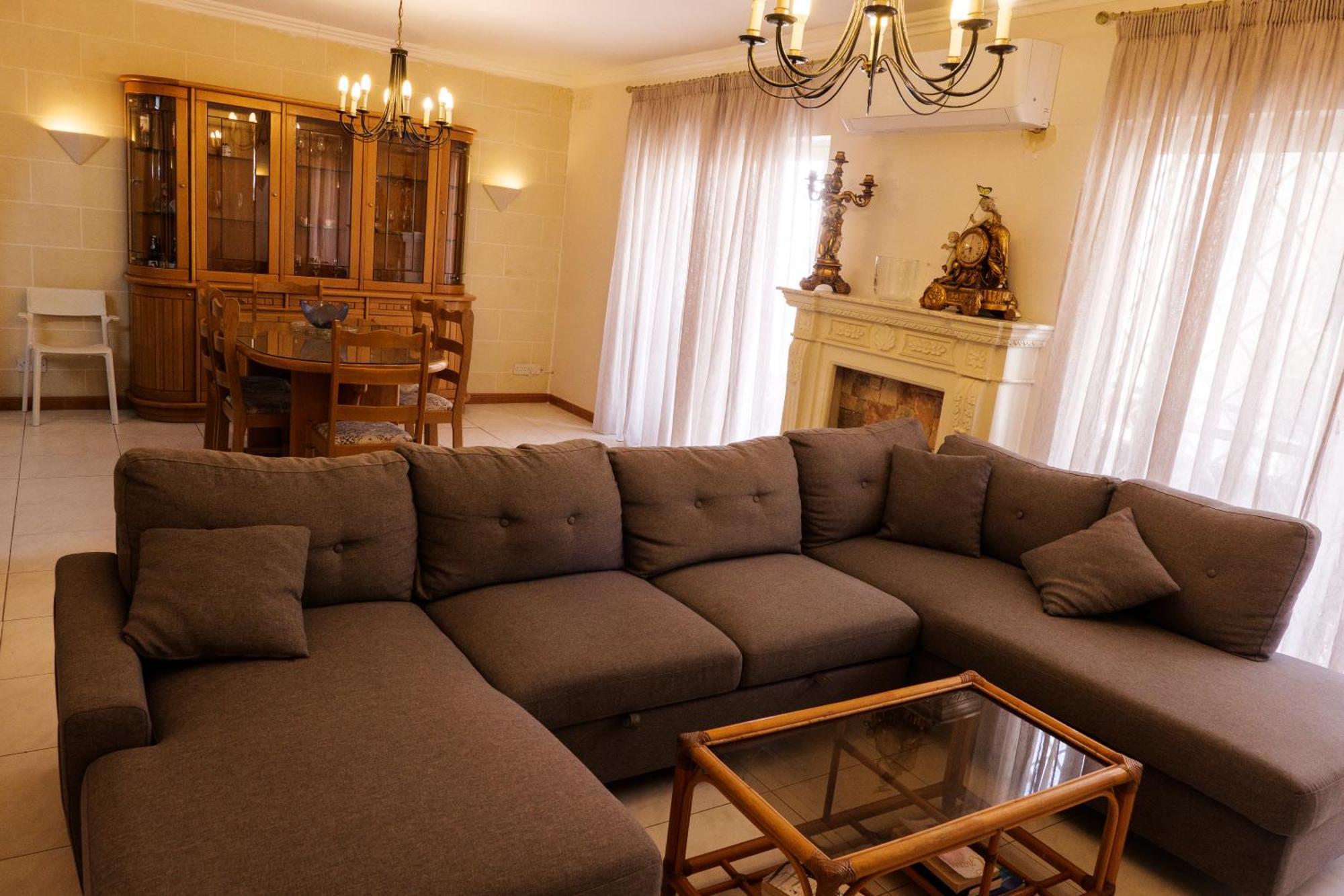 شقة St Julians Balutta Bay Huge Flat! -2Min From Seafront سانت جوليان المظهر الخارجي الصورة