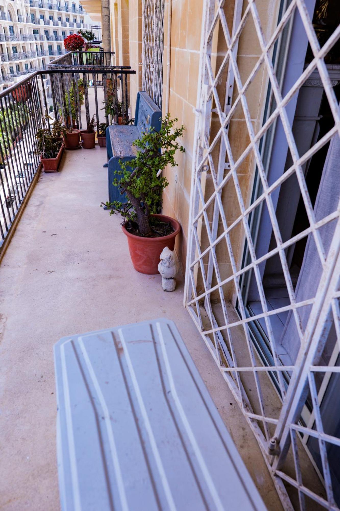 شقة St Julians Balutta Bay Huge Flat! -2Min From Seafront سانت جوليان المظهر الخارجي الصورة